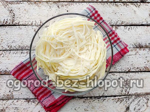 양배추를 조각조각 자르다