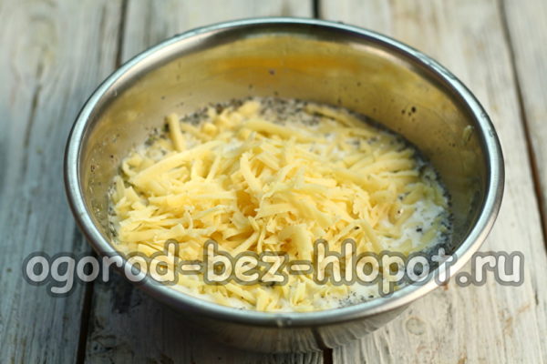 혼합물에 치즈를 추가하세요