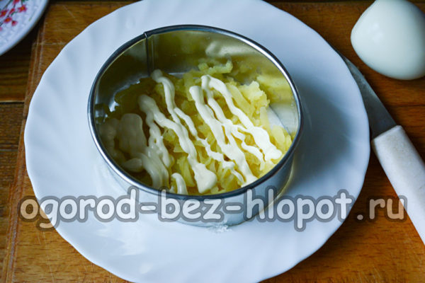 강판한 감자에 마요네즈를 바르세요