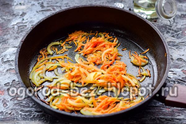 양파와 당근을 볶다