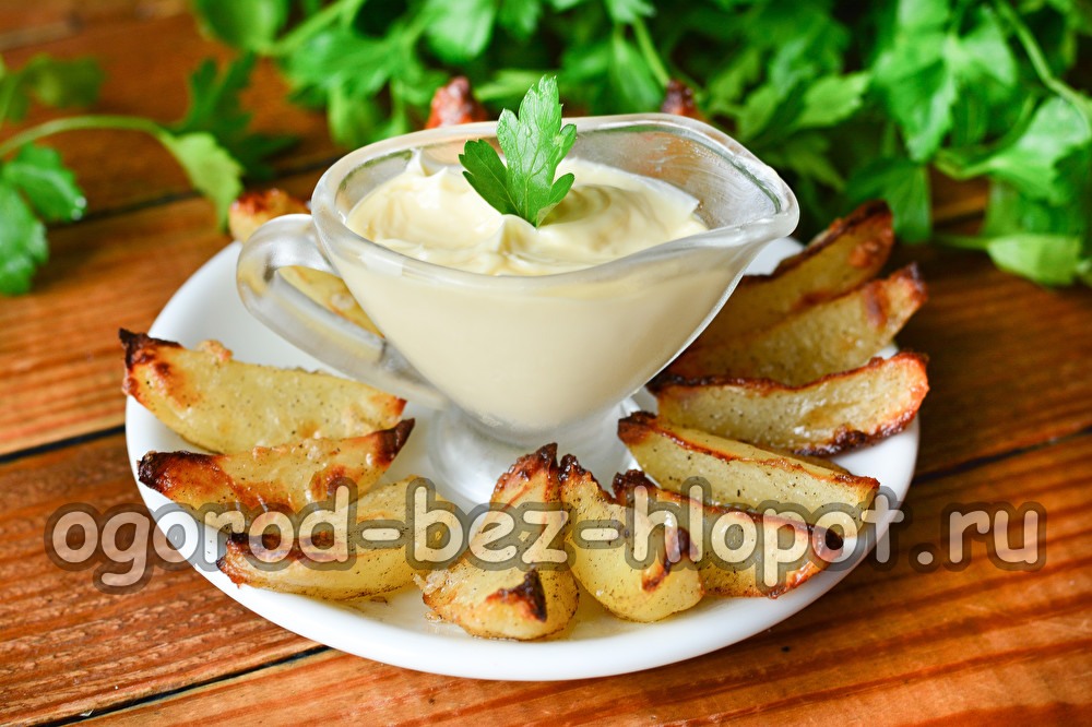 바삭한 껍질을 가진 구운 감자