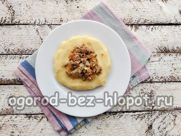 퓌레 위에 속을 채우다