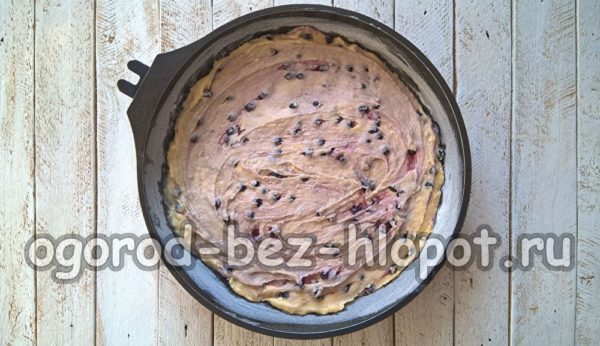 반죽을 팬에 넣으세요