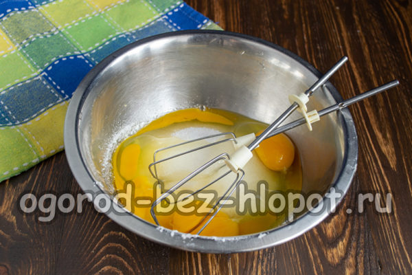 계란과 설탕을 섞다