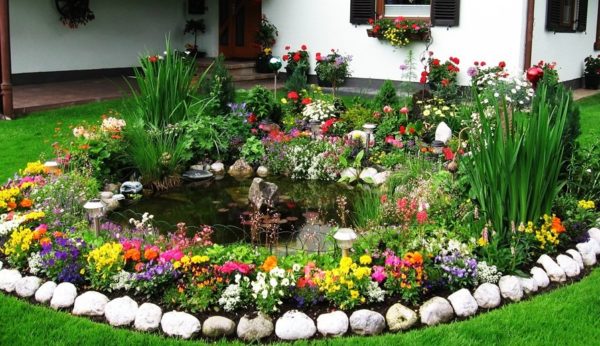 손으로 만든 아름다운 꽃밭