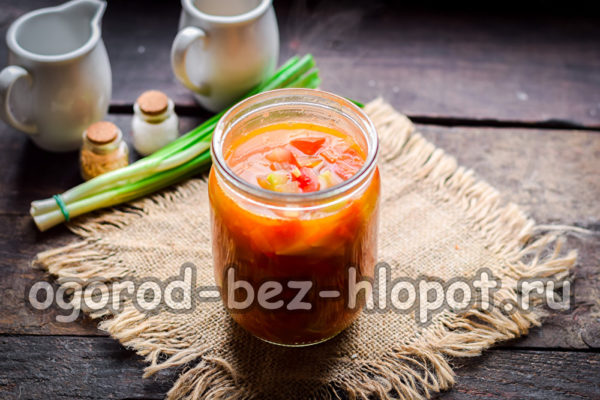 병에 샐러드를 채우다