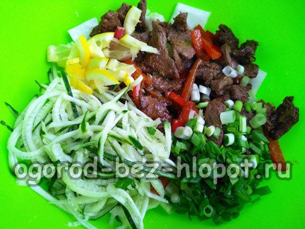 나머지 재료를 추가하세요