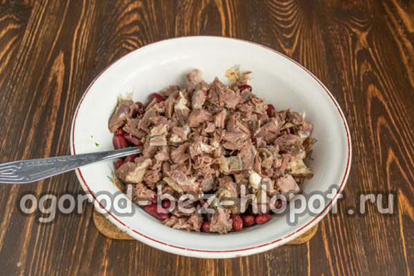 쇠고기를 입방체로 자르다