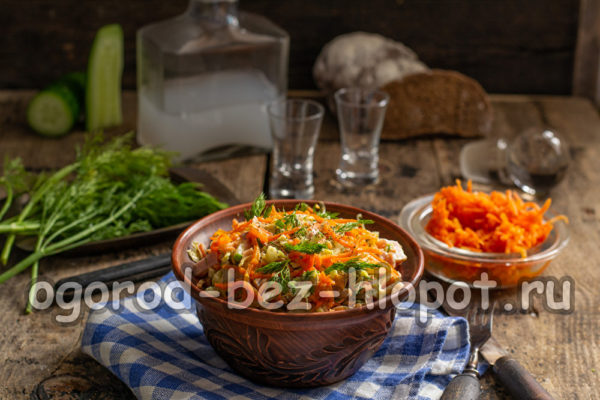 테이블 샐러드가 준비되었습니다.