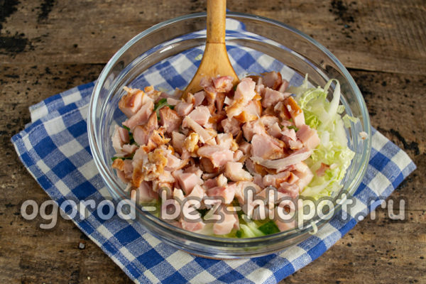 다진 훈제 닭고기를 추가하세요