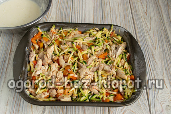 재료를 틀에 넣다