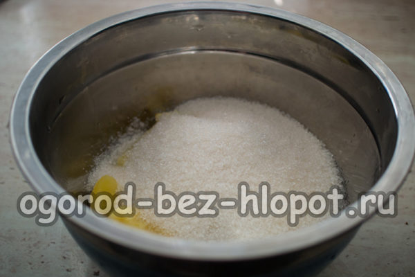 사과를 굽고 설탕을 넣어주세요