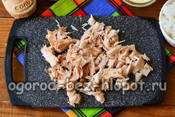 필렛을 삶아서 자른다