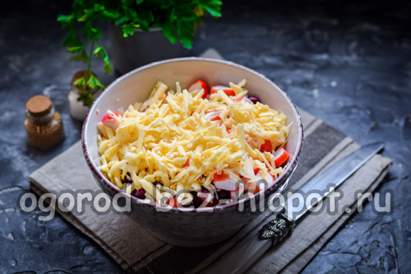 단단한 치즈를 갈아주세요