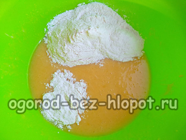 밀가루와 베이킹파우더를 넣는다