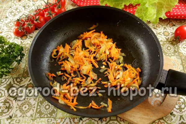 양파와 당근을 볶다