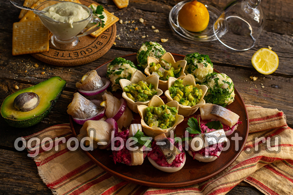 청어와 감자를 곁들인 애피타이저