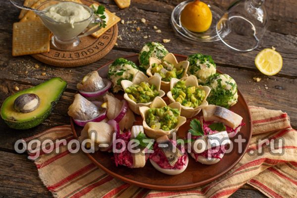 준비된 전채요리를 테이블에 제공하세요