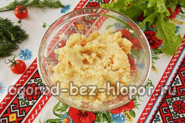 다진 고기를 섞다