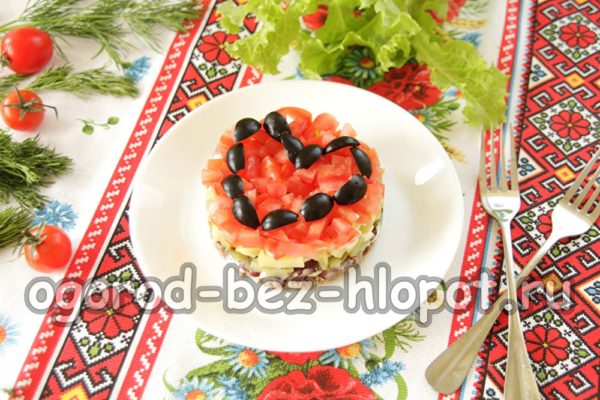 "배신과 사랑" 샐러드가 준비되었습니다