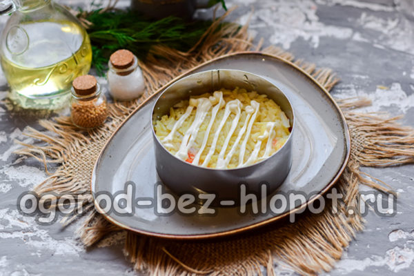 감자 한 겹에 마요네즈를 바르다