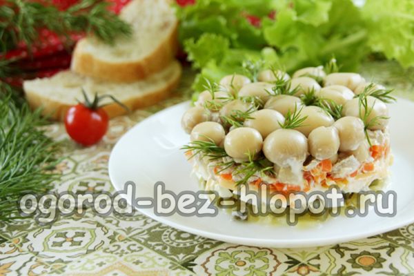 버섯을 곁들인 오리지널 샐러드