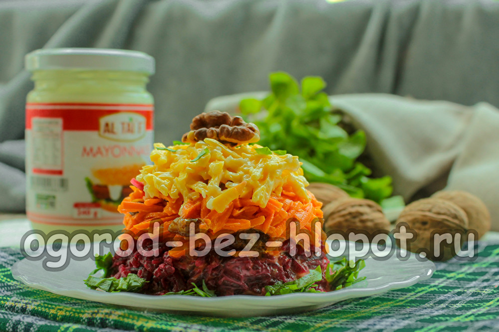 호두, 비트, 마늘을 넣은 "좋아하는" 샐러드