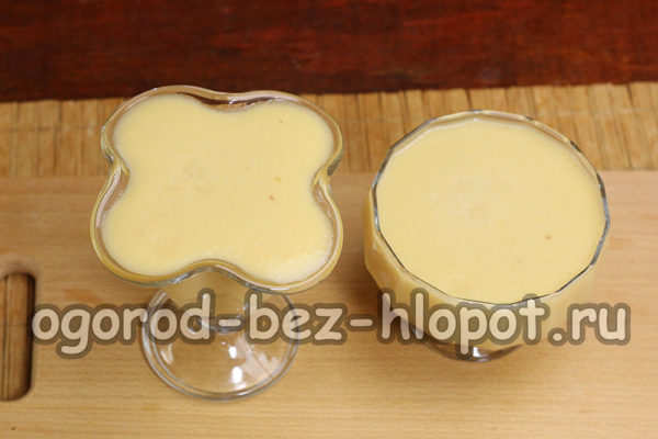 젤리를 그릇에 붓다