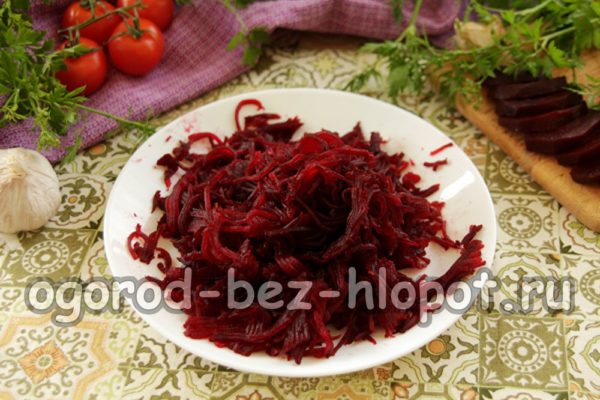 삶은 비트를 갈아주세요