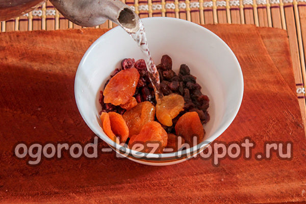 말린 살구와 건포도