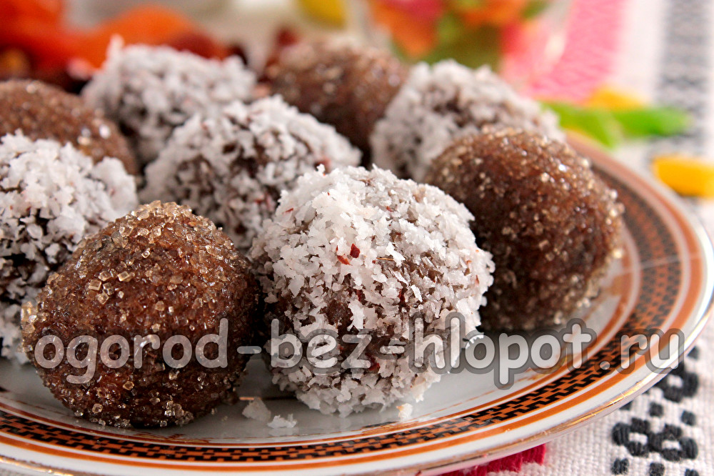 말린 과일과 견과류로 만든 사순절 사탕