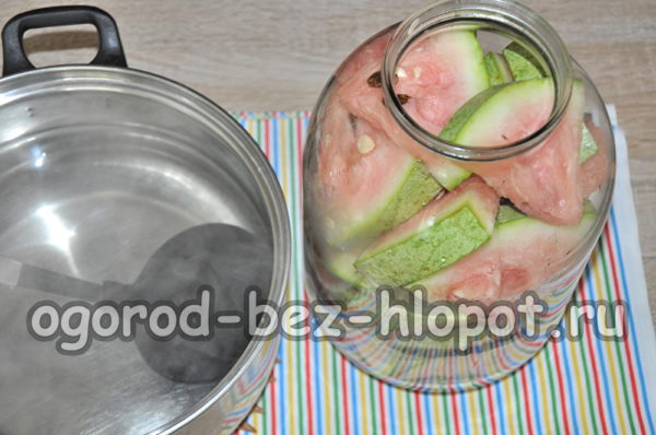 끓는 물을 붓다