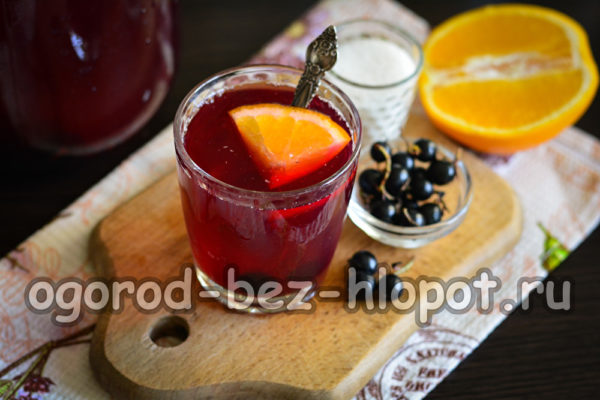 겨울을 위한 블랙커런트와 오렌지 콤포트