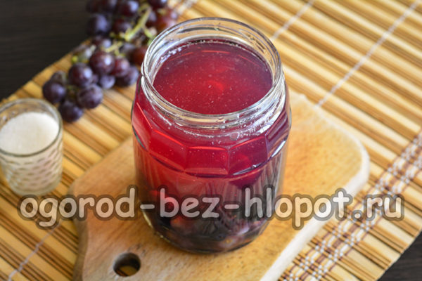 베리 위에 시럽을 붓다