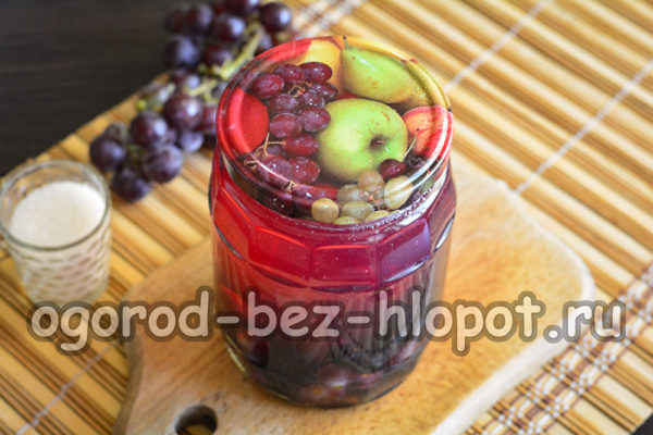 블랙커런트와 포도 콩포트