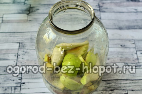 과일을 항아리에 담다