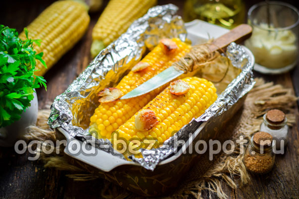 버터와 마늘을 곁들인 구운 옥수수