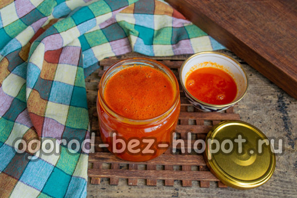 젤리를 병에 붓다