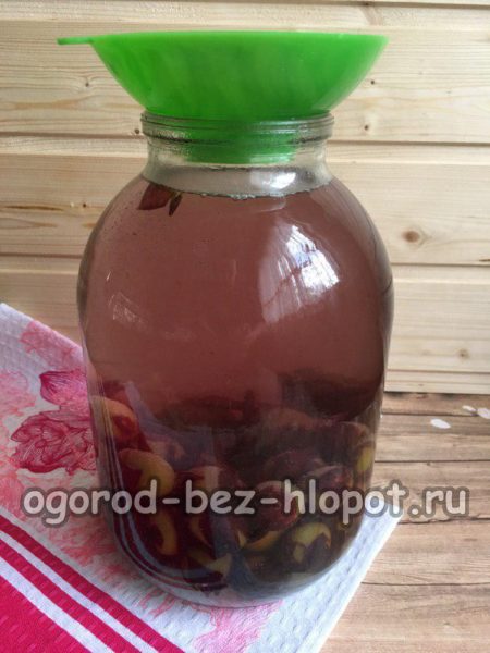 끓는 물을 붓다