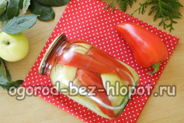 피망을 곁들인 절인 사과