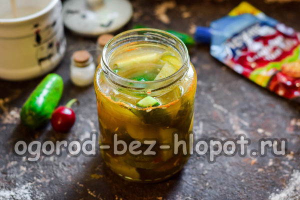 오이를 병에 담다