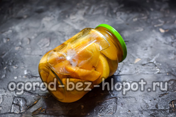 시럽에 담긴 복숭아가 준비되었습니다