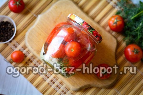 보드카와 토마토가 준비되었습니다