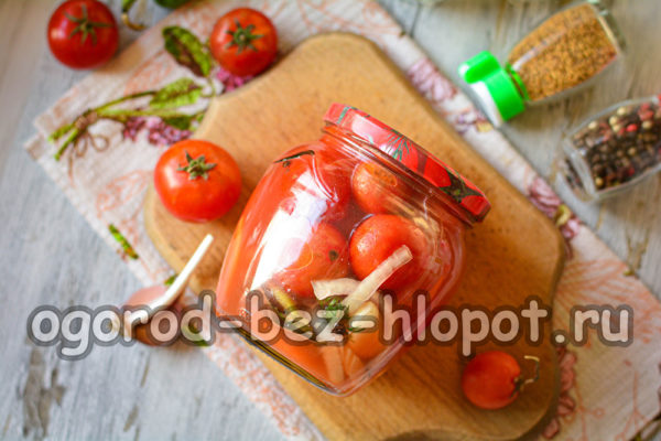 겨울철 토마토 페이스트에 담긴 토마토