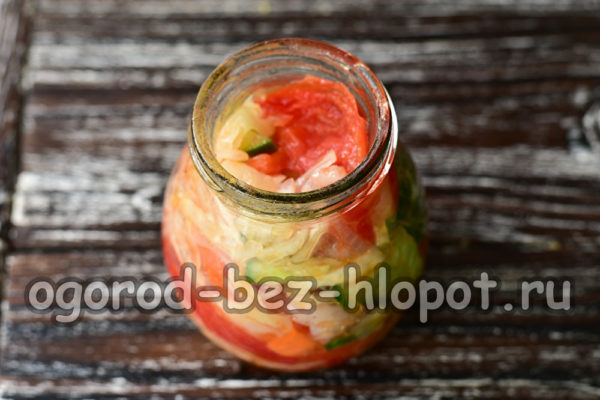 샐러드를 병에 담아두다