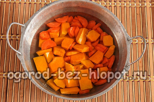 야채 위에 물을 붓다