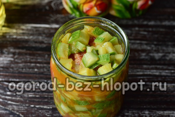 샐러드를 병에 담다