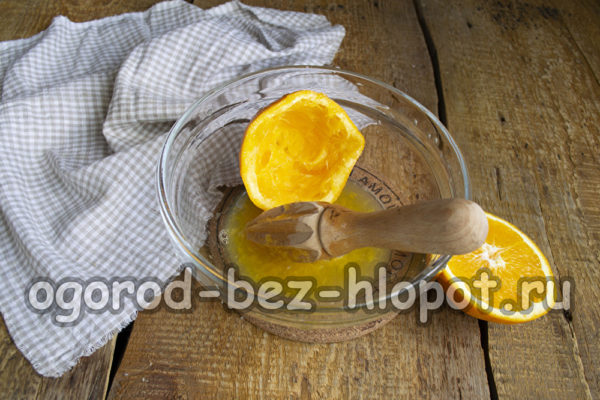 오렌지에서 주스를 짜다