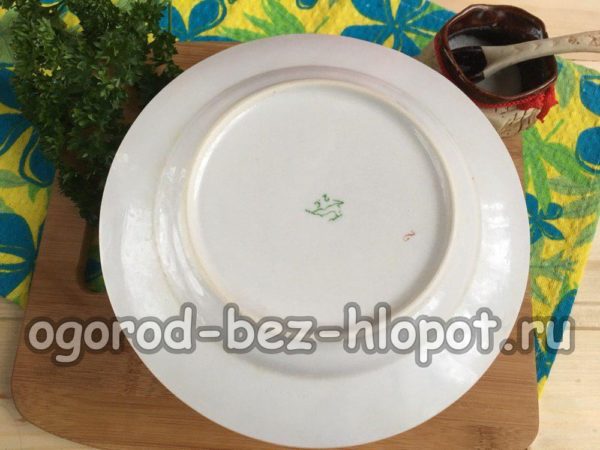 평평한 판으로 덮다