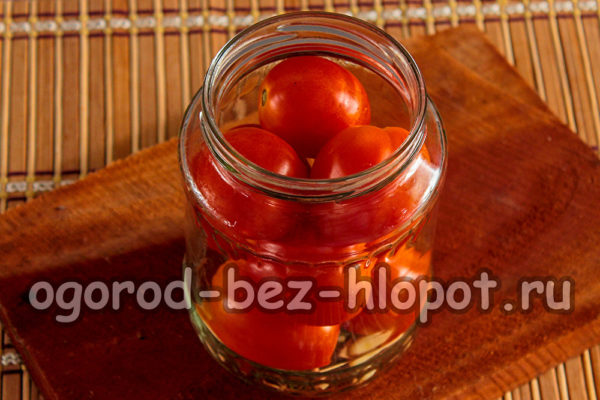 토마토를 병에 담다